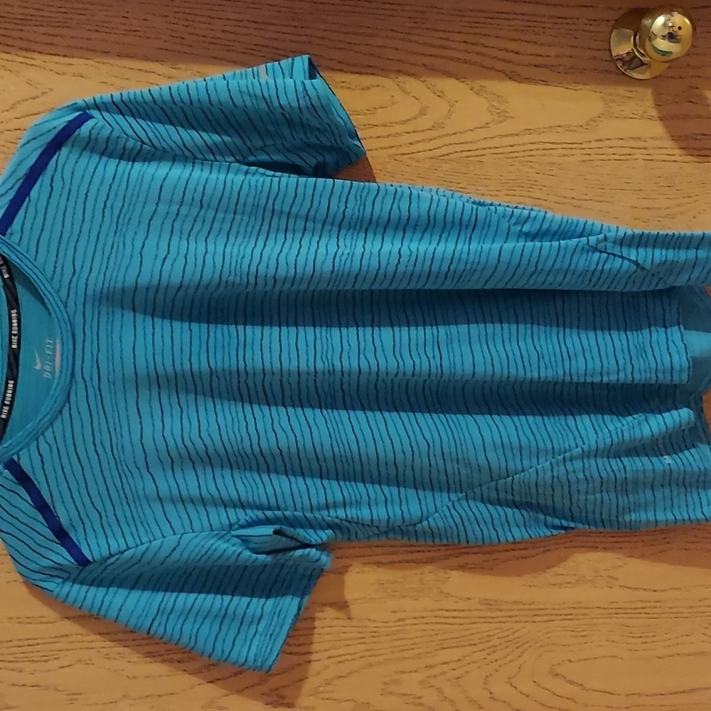 🐨 2/$25 Nike Men's running shirt
